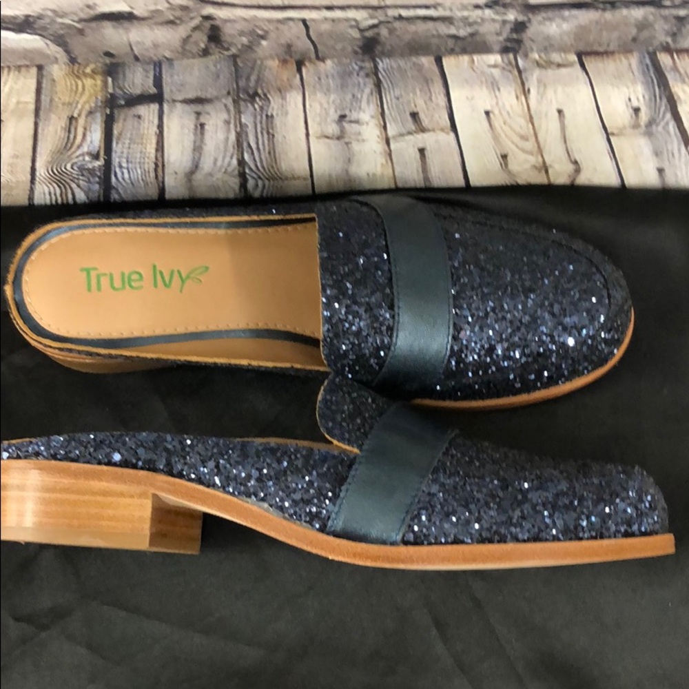 True ivy Navy glitter mule Sz 7.5